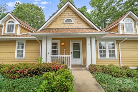 702 Woodlea Court