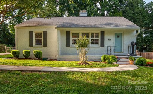 2115 Arnold Drive sold home in Country Club Hills, Charlotte, NC