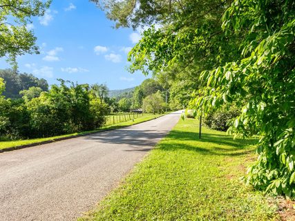000 Old Town Way active land listing in Woodhaven, Hendersonville, NC