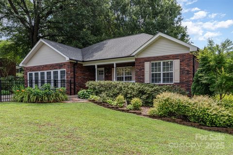 43 Paddington Drive sold home in Cinnamon Hill, Concord, NC