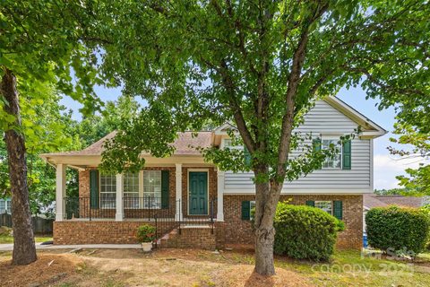 12431 Agate Lane sold home in Woodside Village, Pineville, NC