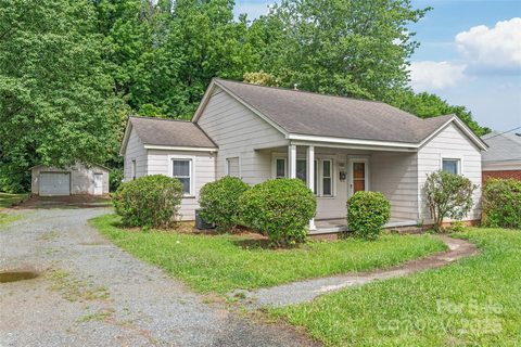 2722 Eastway Drive sold home in Holly Hills, Charlotte, NC