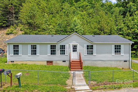 518 Primrose Drive sold home in Briarcliff Crossing, Asheville, NC