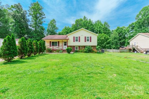 Homes in Town And Country, Lenoir