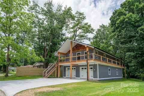 2513 Rolfe Street sold home in Greater Druid Hills, Hendersonville, NC