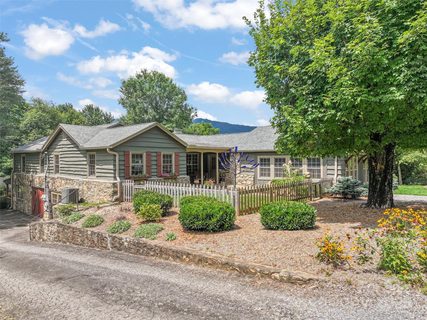 1210 S Main Street sold home in Brookwood Place, Waynesville, NC
