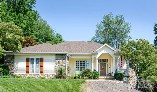 100 Bayberry Way sold home in Sugar Hollow Farms, Hendersonville, NC