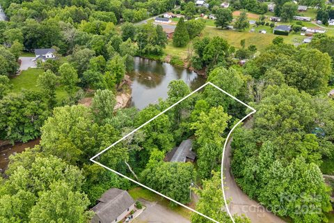 6 Kims Court sold home in Cedar Park, Clyde, NC