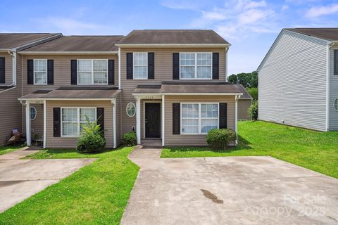 5375 Eneida Sue Drive sold townhome in Summerville, Charlotte, NC