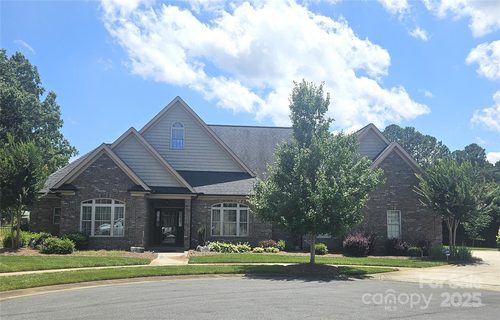 Homes in The Meadows, Locust