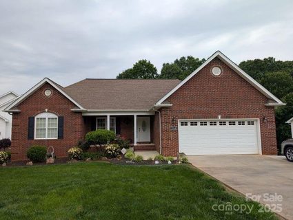 1764 Pipers Ridge Circle sold home in Pipers Ridge, Conover, NC