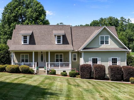 1006 Pin Oak Trail sold home in Sugar Hollow Farms, Hendersonville, NC