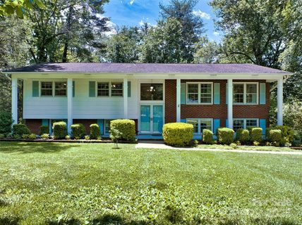 208 Kelly Lane sold home in Heatherwood, Hendersonville, NC