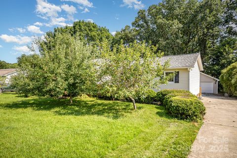 3427 Wonderland Drive sold home in Enchanted Forest, Matthews, NC