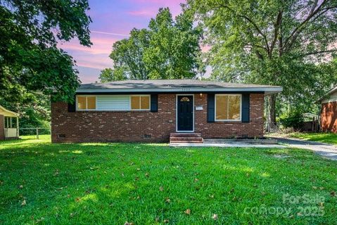 5323 Snow White Lane sold home in Kentwood, Charlotte, NC