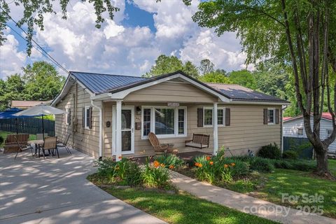 451 Boundary Street sold home in Town Of Waynesville, Waynesville, NC