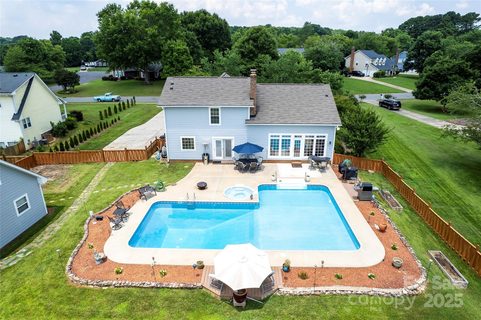 13733 Castleford Drive sold home in Oxford Glen, Mint Hill, NC