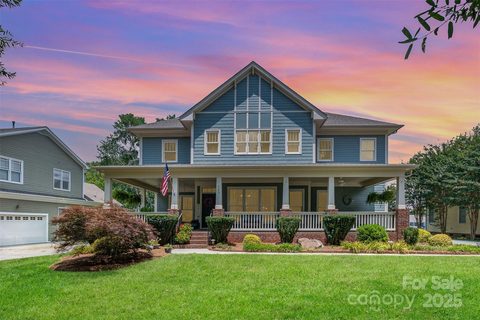 523 North Oak Drive