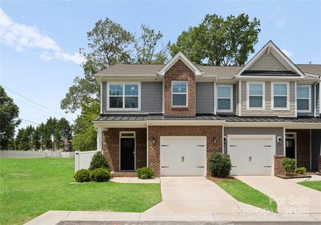 1022 Moffatt Lane sold home in The Townhomes At McKee Glen, Matthews, NC