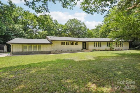7107 Cedarfield Road sold home in Lakeland Hills, Charlotte, NC