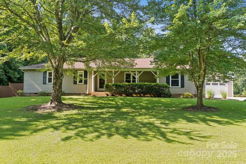 4432 Bob White Court sold home in Rolling Acres, Charlotte, NC