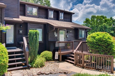 1034 N Center Street sold condo in Wisteria Woods, Hickory, NC