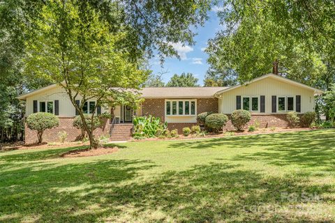 8128 Appaloosa Lane sold home in Steeplechase, Charlotte, NC