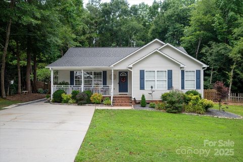 317 Sugar Creek Crossing sold home in Avery Lake, Fort Mill, SC