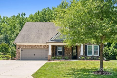 8729 Mullis Forest Court sold home in Olde Stonegate, Mint Hill, NC