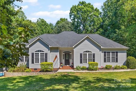 1528 Autumn Brook Lane sold home in The Hylands, York, SC
