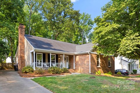 8806 Golf Ridge Drive sold home in Southbury, Charlotte, NC