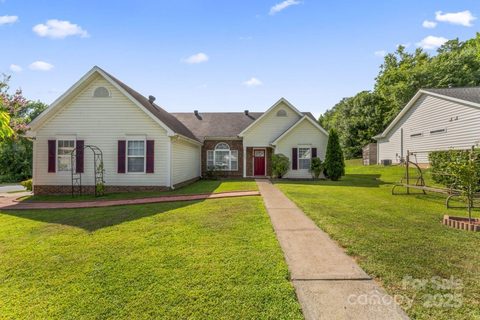 8901 Woodland Park Lane sold home in Coulwood, Charlotte, NC
