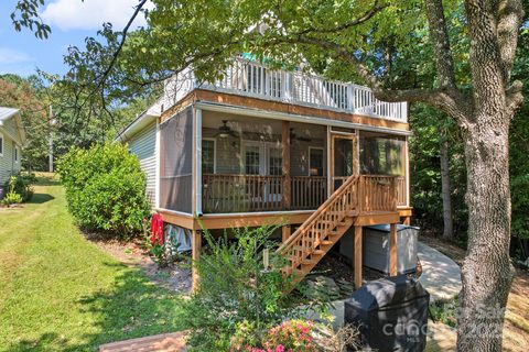 696 Springwood Drive sold home in Fairway Shores, Mount Gilead, NC