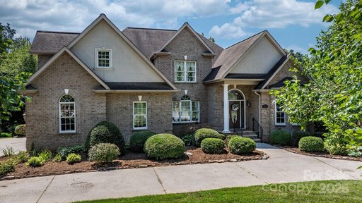2301 Willow Creek Drive sold home in Fairway Farms, Newton, NC