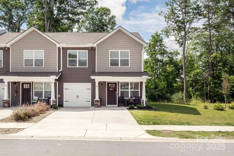 40 Malcolm Court sold townhome in Hamrick Farms, Candler, NC