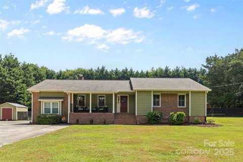 2948 Stoneybrook Drive sold home in Carowood, Fort Mill, SC