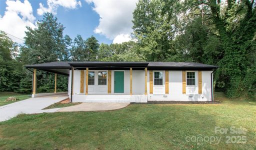 716 W Pine Circle sold home in Oakland Heights, Statesville, NC