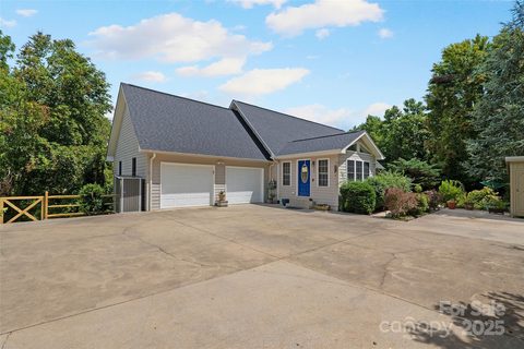 15 Willow Knolls Drive sold home in Clearview Estates, Weaverville, NC