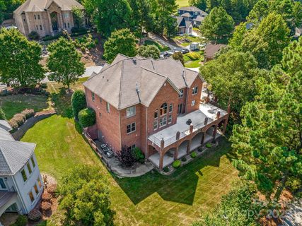 1487 Winged Foot Drive