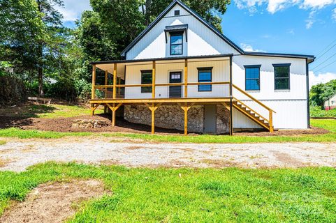 204 Hickory Street sold home in Pacific Mills, Granite Falls, NC