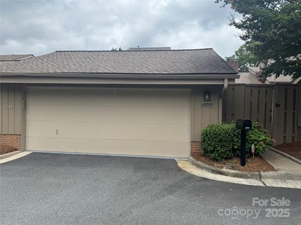 4909 Torrey Pines Court pending home in Carmel South, Charlotte, NC