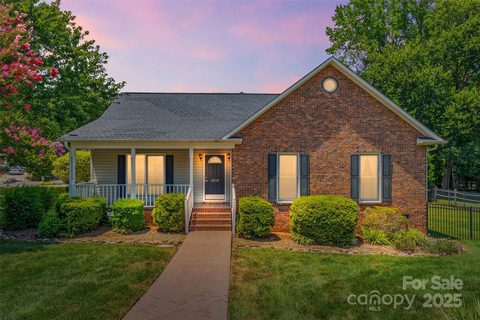 2212 Lookout Point sold home in Hidden Forest, Rock Hill, SC