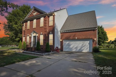 2512 Holly Oak Lane