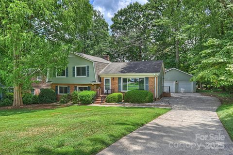 302 Wilcrest Drive sold home in Country Place, Matthews, NC