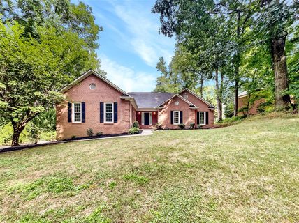 8117 Shannon Woods Lane active home in Shannon Woods, Matthews, NC
