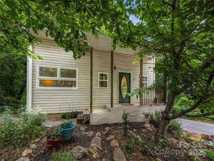 11 Pinewood Road sold home in Homeland Park, Asheville, NC