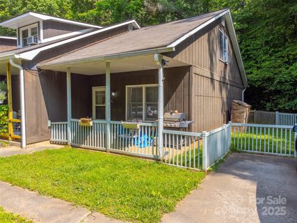 417 N Country Club Drive sold townhome in Forest Hills, Cullowhee, NC