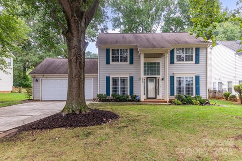 8308 Woodford Bridge Drive sold home in Wedgewood, Charlotte, NC
