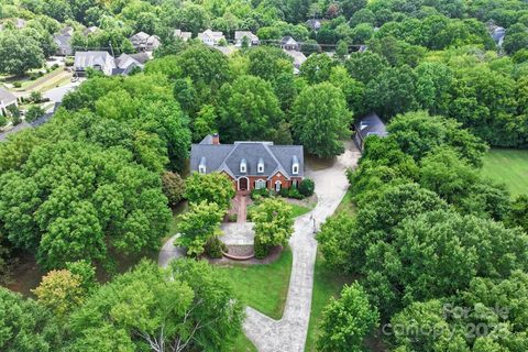 7000 Old Providence Road pending home in Providence Acres, Charlotte, NC
