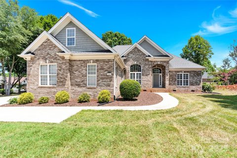267 Spring Run Drive sold home in Mallard Head, Mooresville, NC
